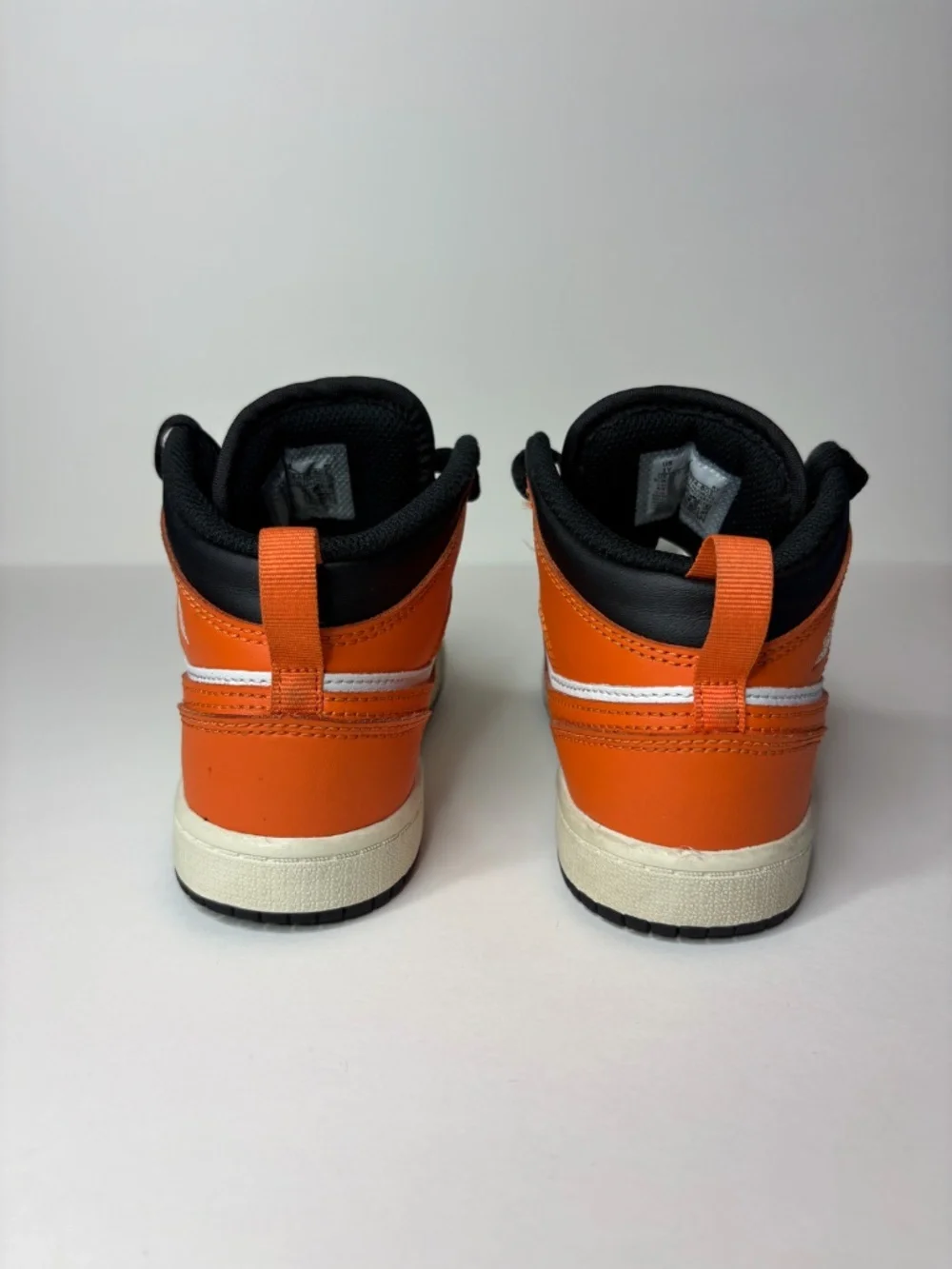 Air Jordan 1 Mid Black Toe Starfish air jordan